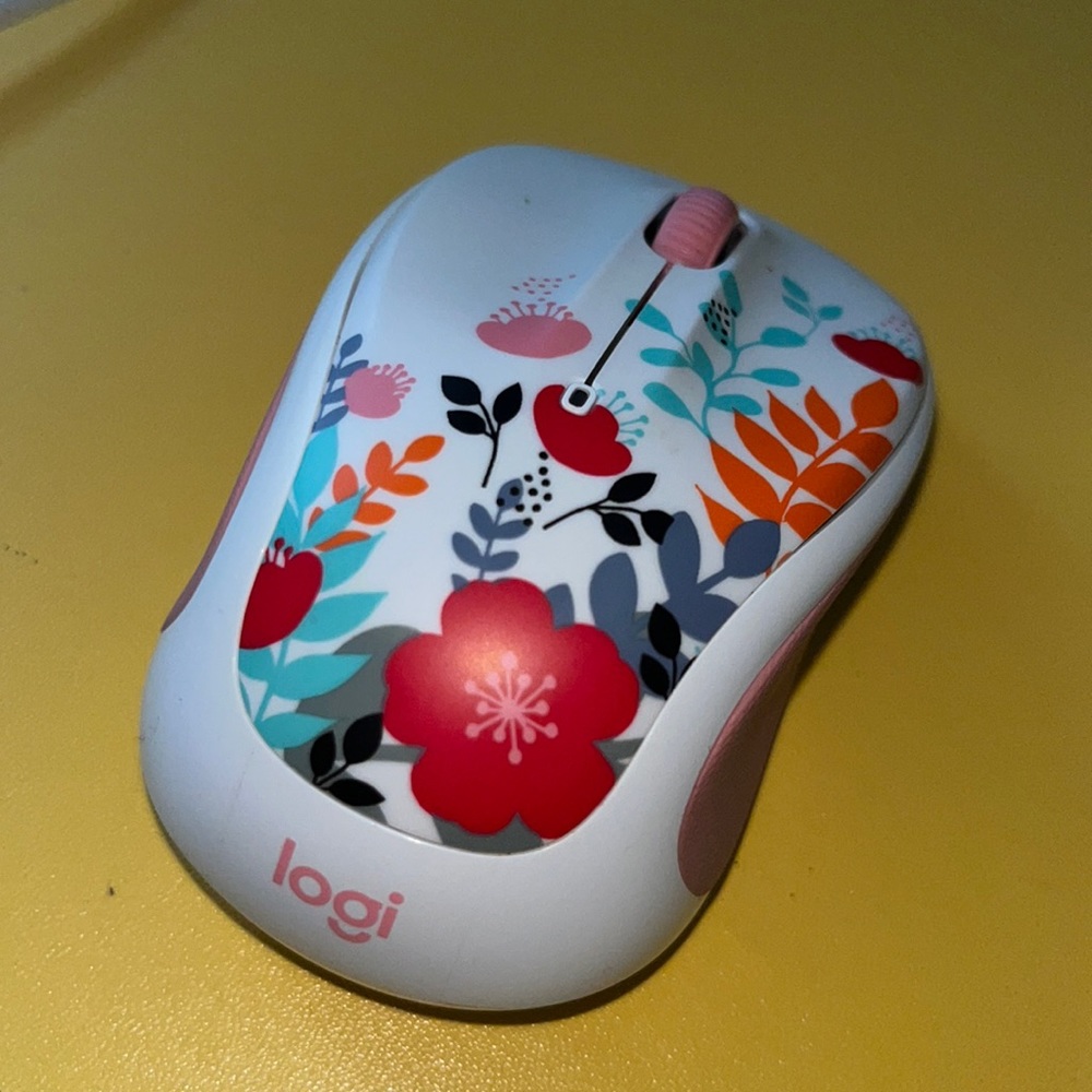 Logi wireless Mouse 🐁 Great condition